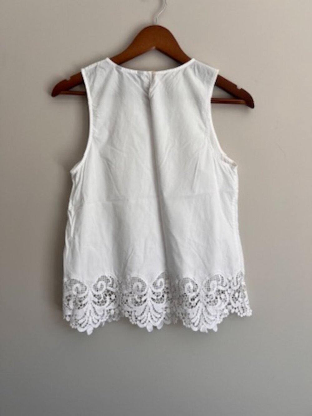 Banana Republic Petite White Cotton Eyelet Lace Sleeveless Top – S Petite - Picture 2 of 9